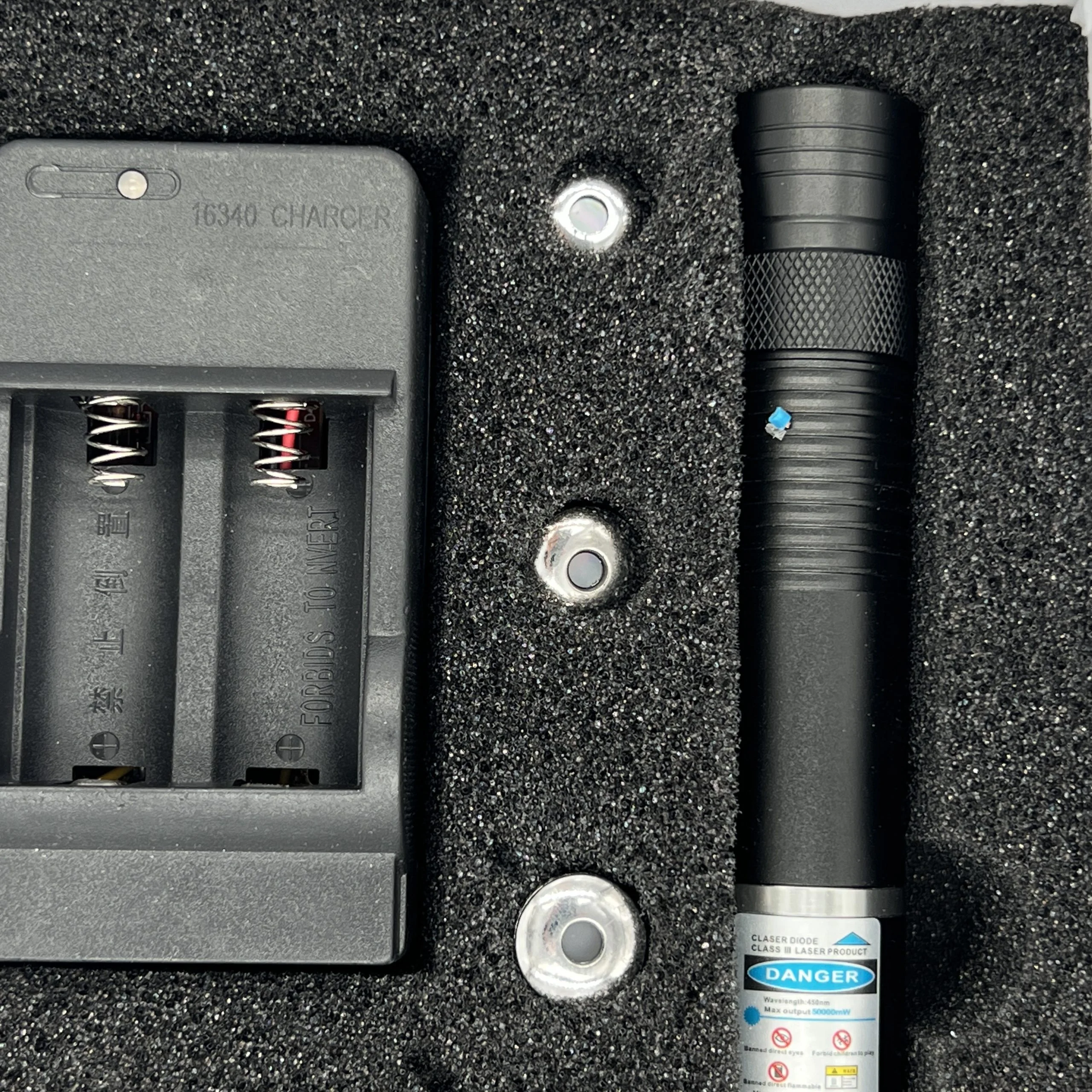 IMG_1645 لیزر حرارتی دیودی آبی با بدنه مشکی و سریهای دایرهای